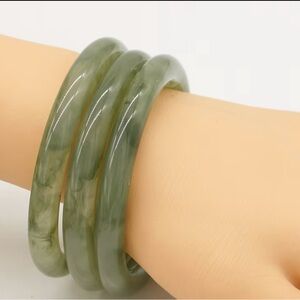 Elegant Green Bangle Set